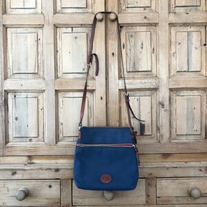 Dooney and Bourke Women's Navy Blue Crossbody‎ Purse Small / Medium Adjustable